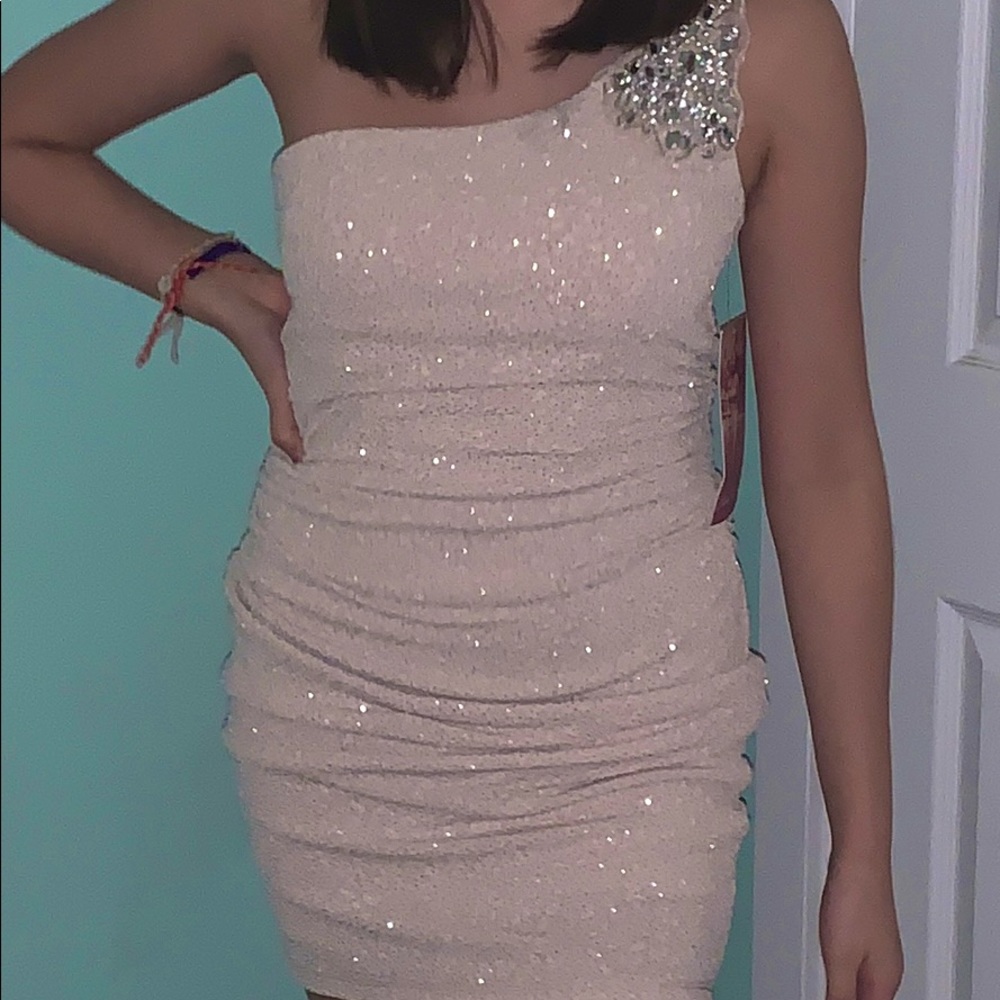 Emerald Sundae cute half shoulder dress!